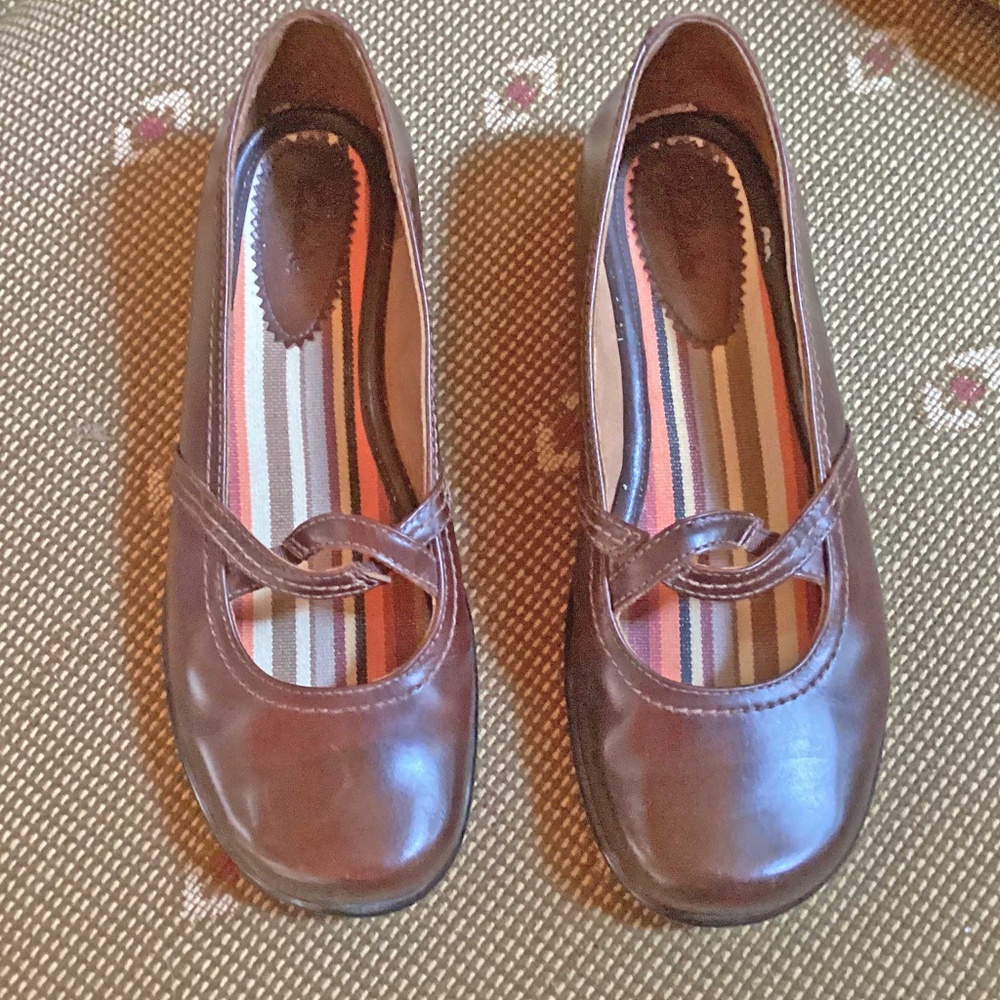 Clarks Mary Jane Slip-Ons Brown Leather 7.5 EUC